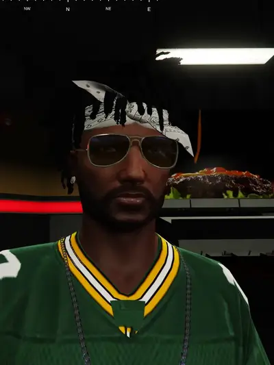 Personnage avec bandana blanc et lunettes